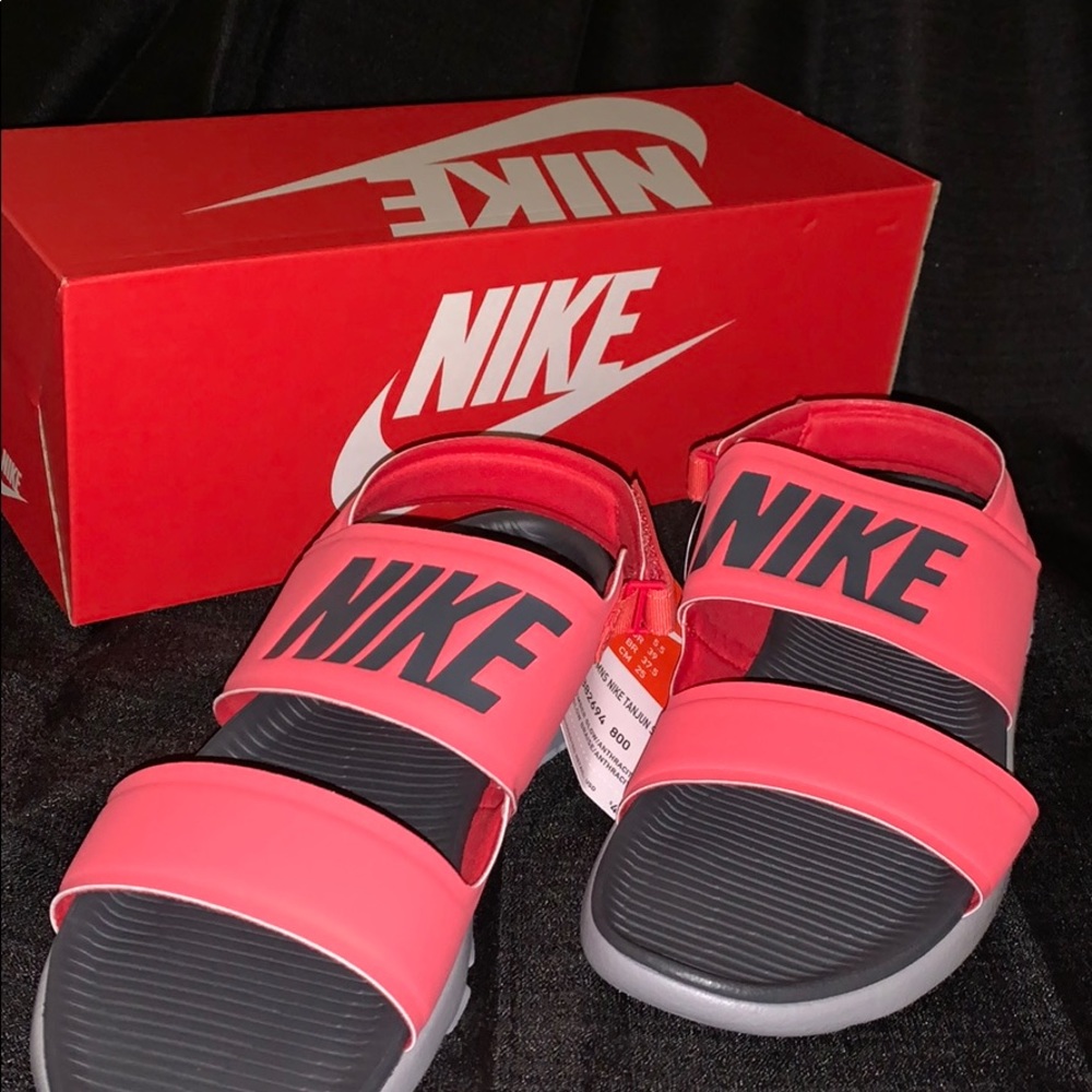 BRAND NEW CORAL NIKE SANDALS WITH TAGS